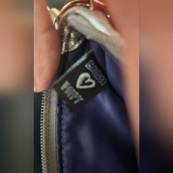 Coach Poppy Silver Wristlet EUC - Picture 11 of 16